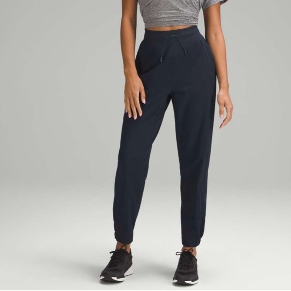 Lululemon sz 2 License to Train High-Rise Pant True Navy, NWOT new without tags - Picture 1 of 10